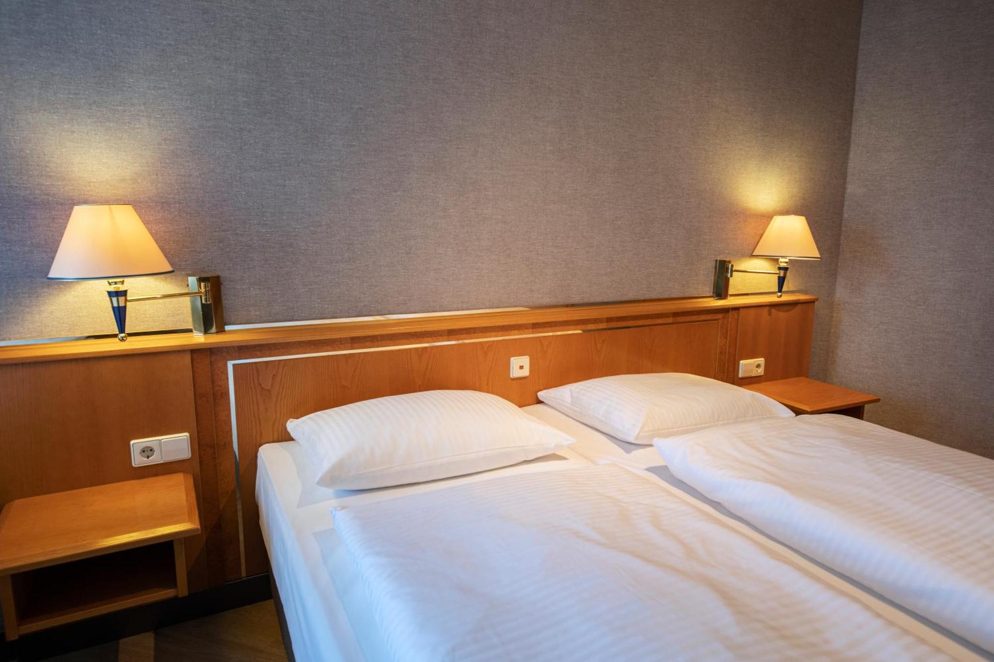 Achat Hotel Магдебург Екстер'єр фото
