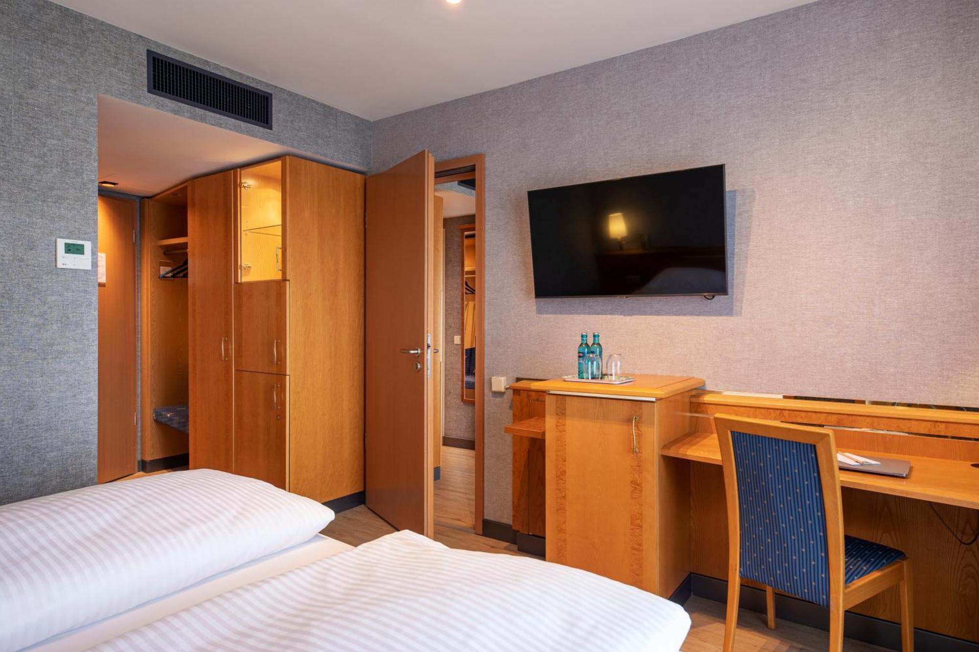 Achat Hotel Магдебург Екстер'єр фото